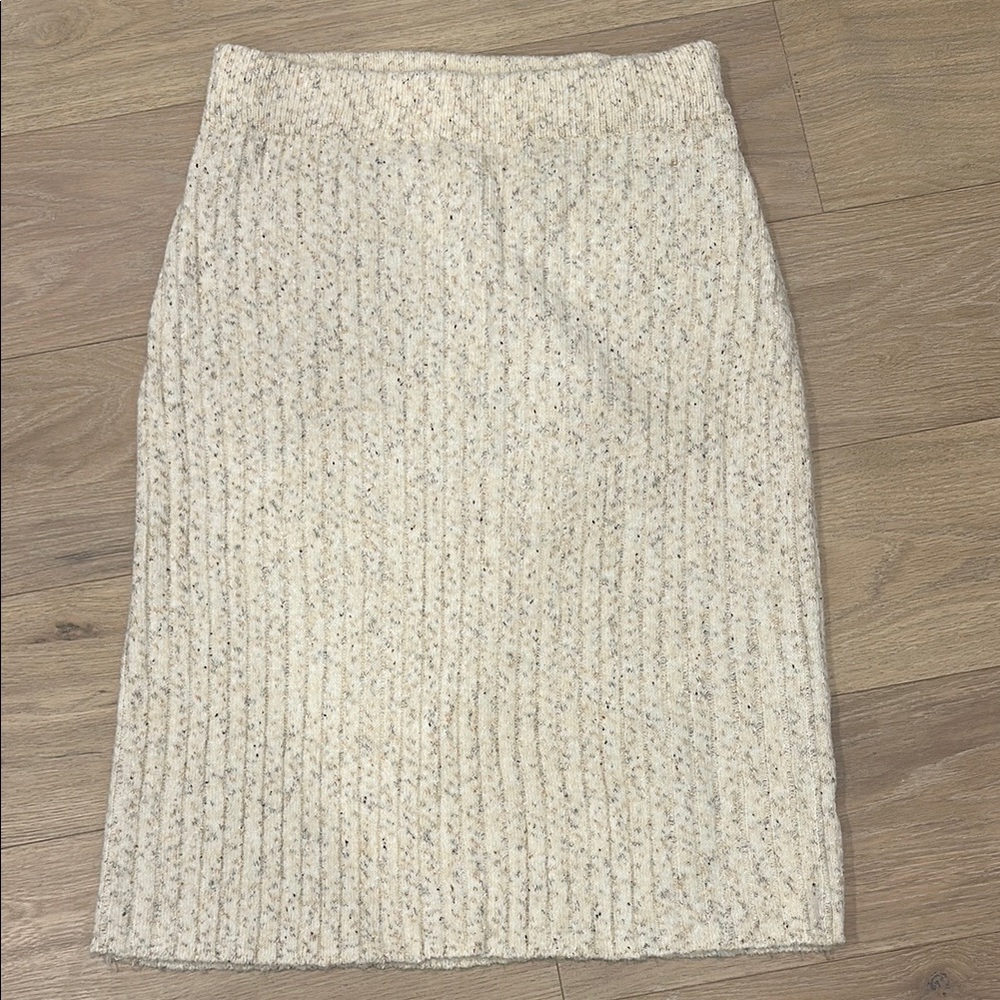 Elegant Cream Knit Skirt